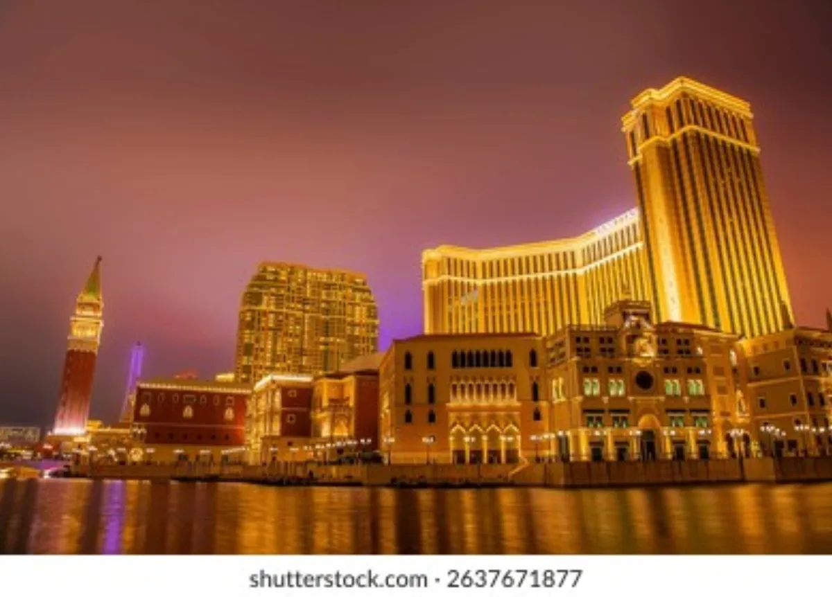 永利皇宫和路氹城夜间全景灯光璀璨